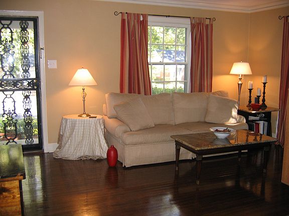 3rd image of 917 Robin Hood Ln