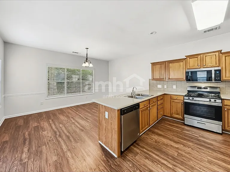 131 Village Dr — Photo 5