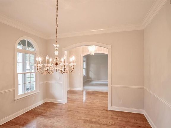 4th image of 1360 Magnolia Ave