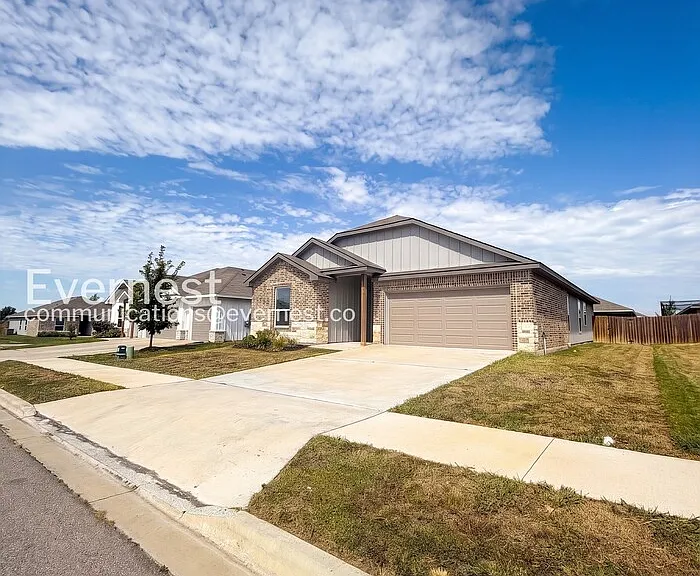 866 Freedom Cir — Photo 1