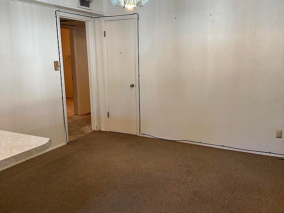 5th image of 211 El Paso Dr