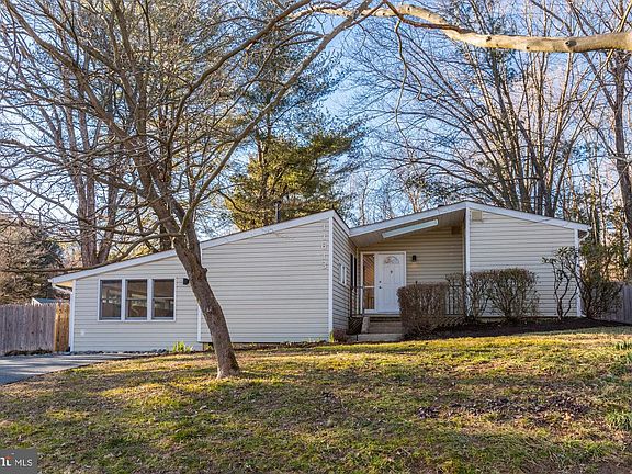 3rd image of 11613 Cherry Grove Dr
