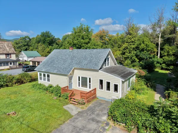 1263 Sunset Dr, Willsboro, NY 12996