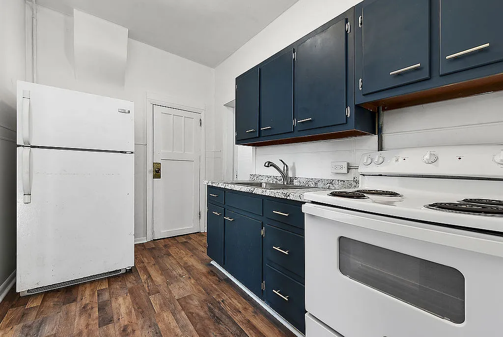 2008 Maple St Floor 2 photo 1