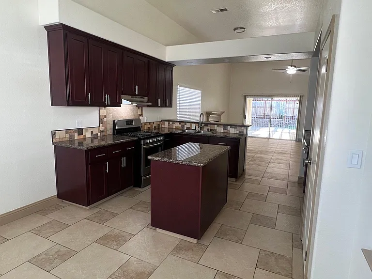 921 Fedora Ave — Photo 2