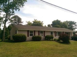 4 Suzanne Cir, Wareham, MA 02571