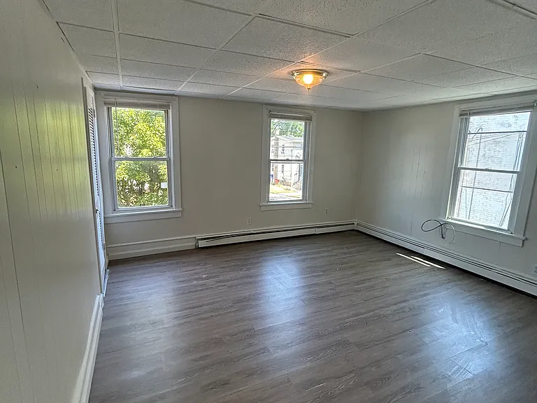115-117 W Broad St #D — Photo 5