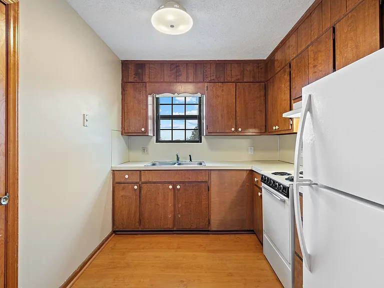 Blueberry Hill Apartments — Photo 20