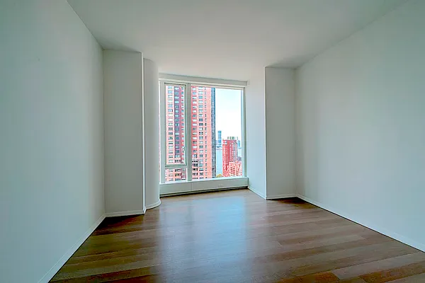 Rented by New York Casas Ltd. | media 54