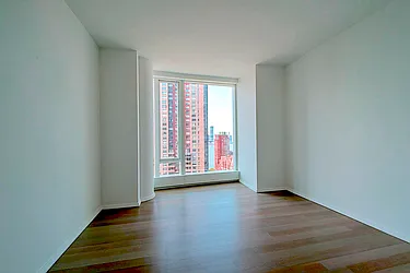 Rented by New York Casas Ltd.