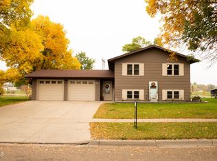 951 Antelope Dr, Hazen, ND 58545