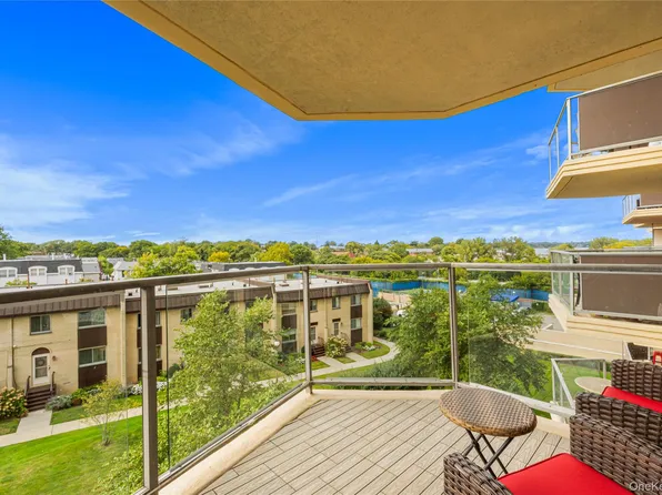 17-85 215th Street #4B, Bayside, NY 11360