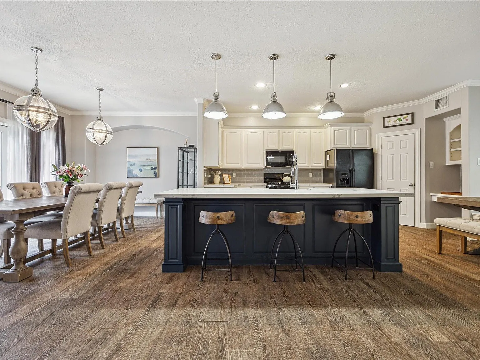 4 bed, 3.5 bath, 2904 sqft, $3,600 — Photo 2