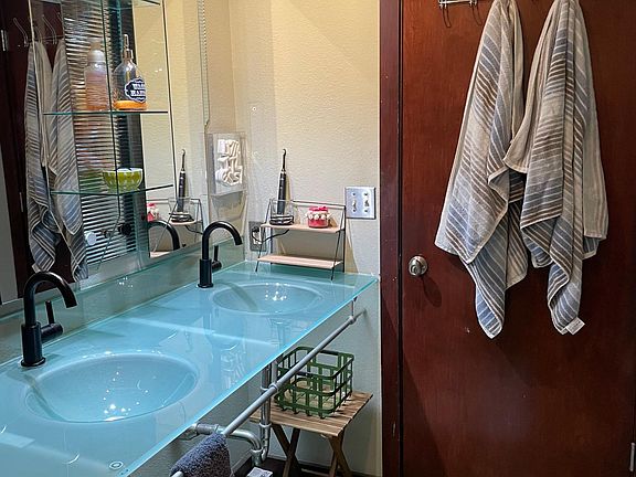 4th image of 2205 McKinney St APT 516