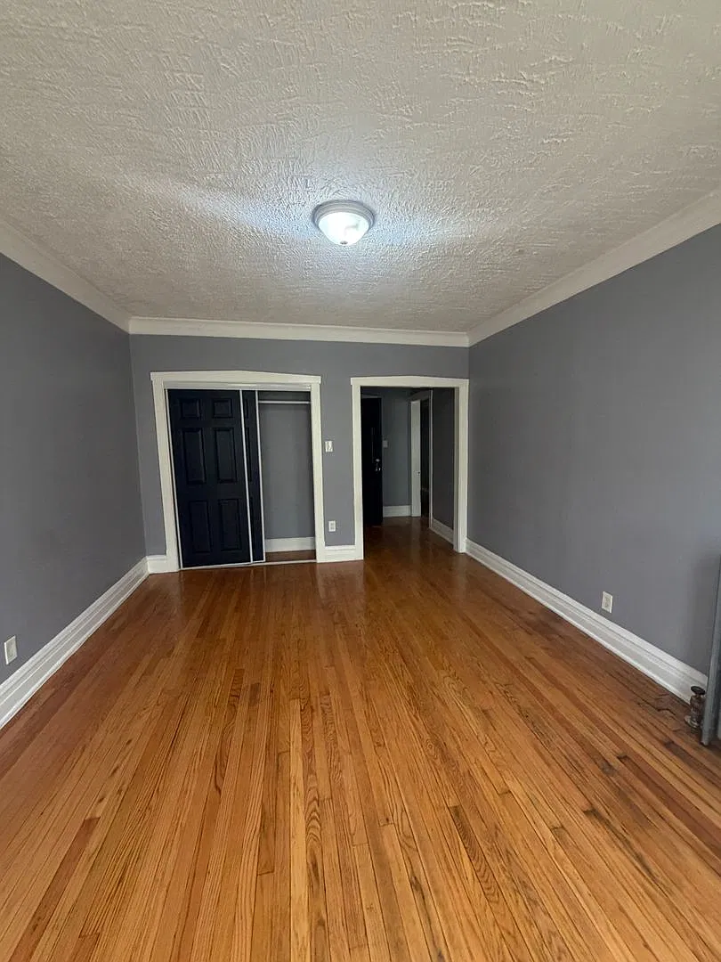 7001 S Aberdeen — Photo 1