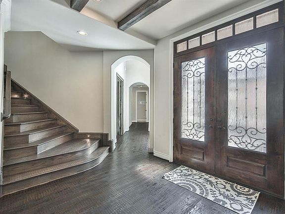 2nd image of 108 Evergreen Oak Dr