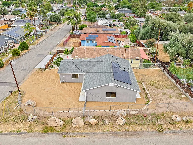 33296 Case St — Photo 4