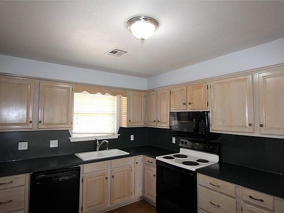 5th image of 3025 SE 20th St