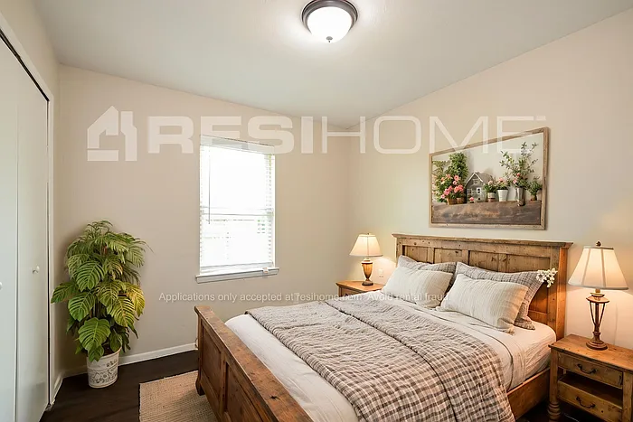 6436 Moonhill Dr — Photo 10