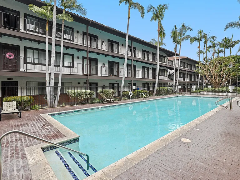 17200 Newhope St #27B — Photo 2
