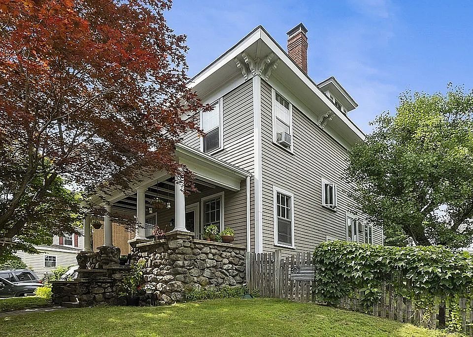 1st image of 132 Fountain St