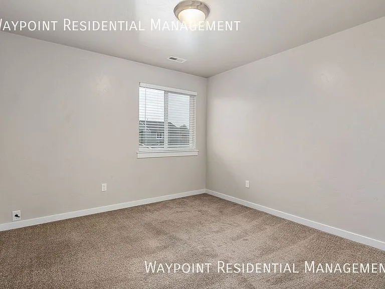 1142 W Parkstone St — Photo 29