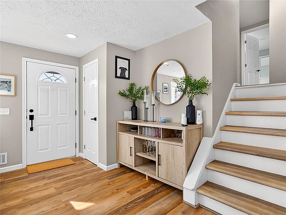 3rd image of 320 Parma Center Rd