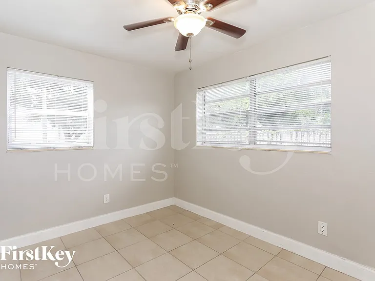2350 SW 68th Ter — Photo 9