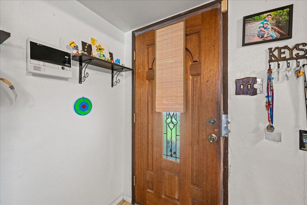 11623 Lochlynn Cir, Dallas, TX - View 2