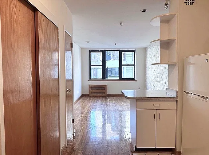 146 5th Avenue — Photo 1
