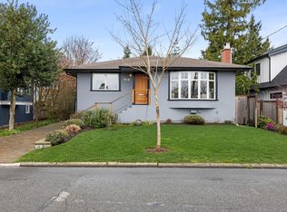 916 Monterey Ave, Oak Bay, BC V8S 4V2