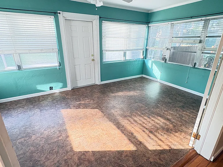 3243 N Orange Ave — Photo 9