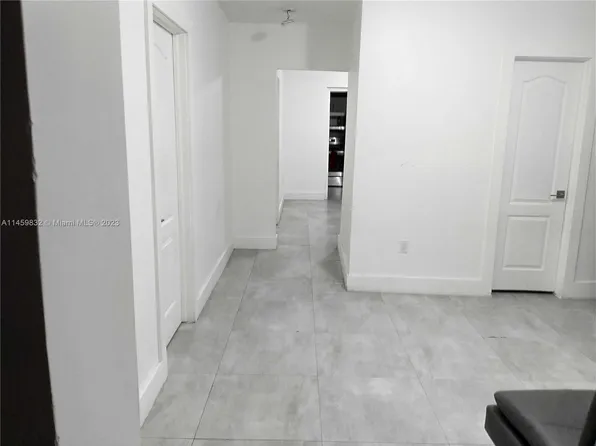 2650 NW 47th St, Miami, FL 33142