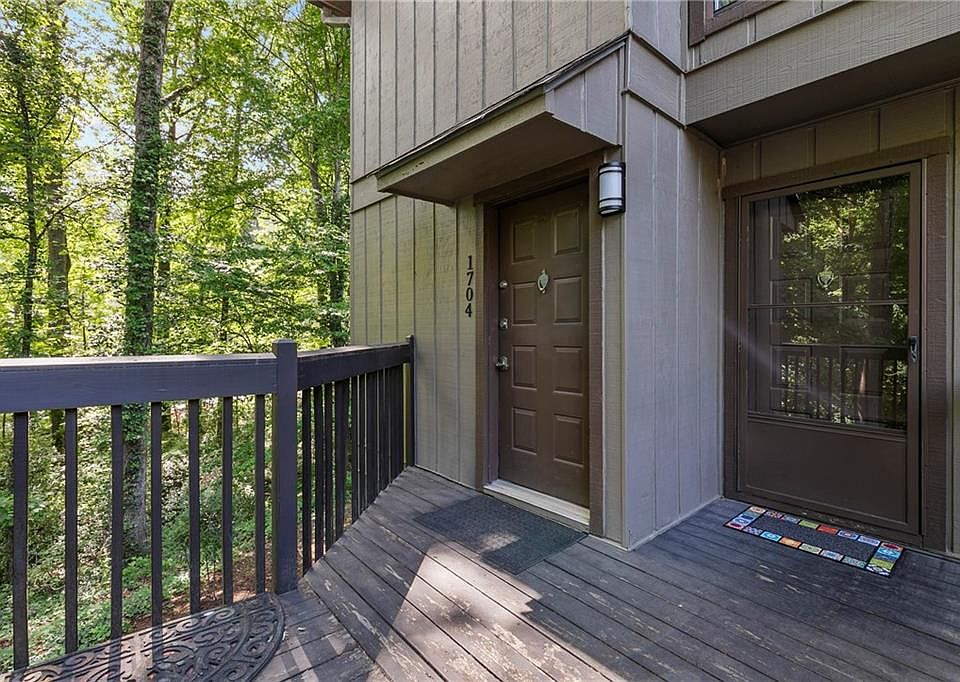 1st image of 1704 Cumberland Ct SE