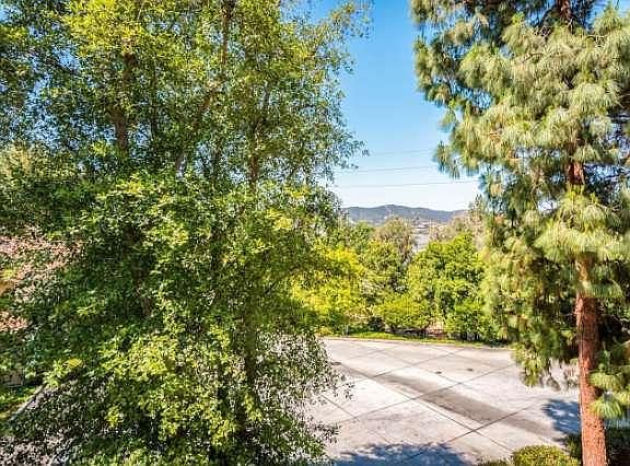 2nd image of 3045 E Hillcrest Dr
