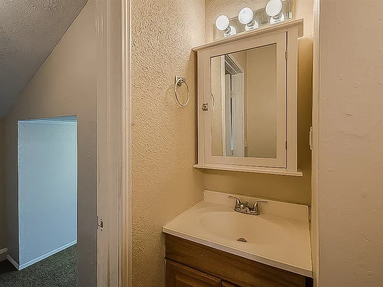 223 E Florida Ave — Photo 11