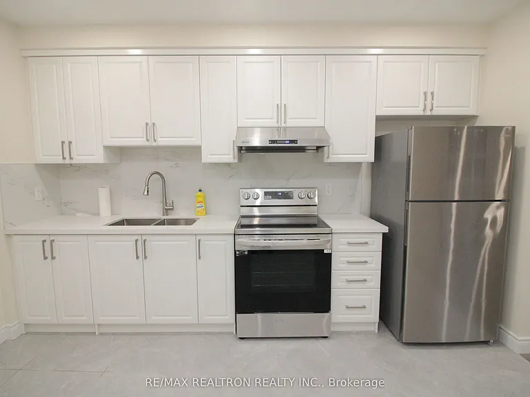 18 Roxton Rd #MAIN FLOOR — Photo 7