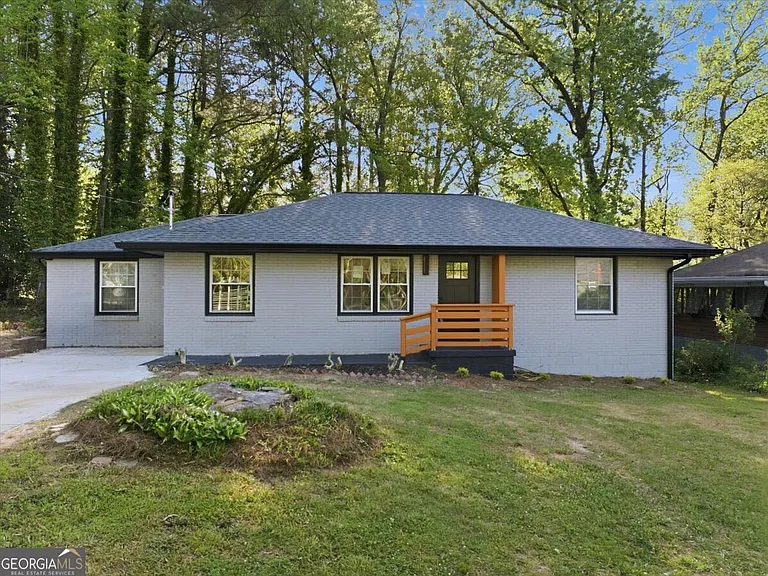 2082 Rosewood Rd — Photo 2