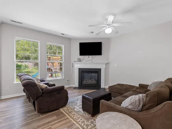 2129 Maizefield Ln, Fuquay Varina, NC 27526