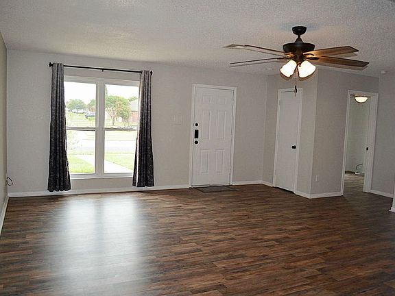 4th image of 5815 Medina Dr