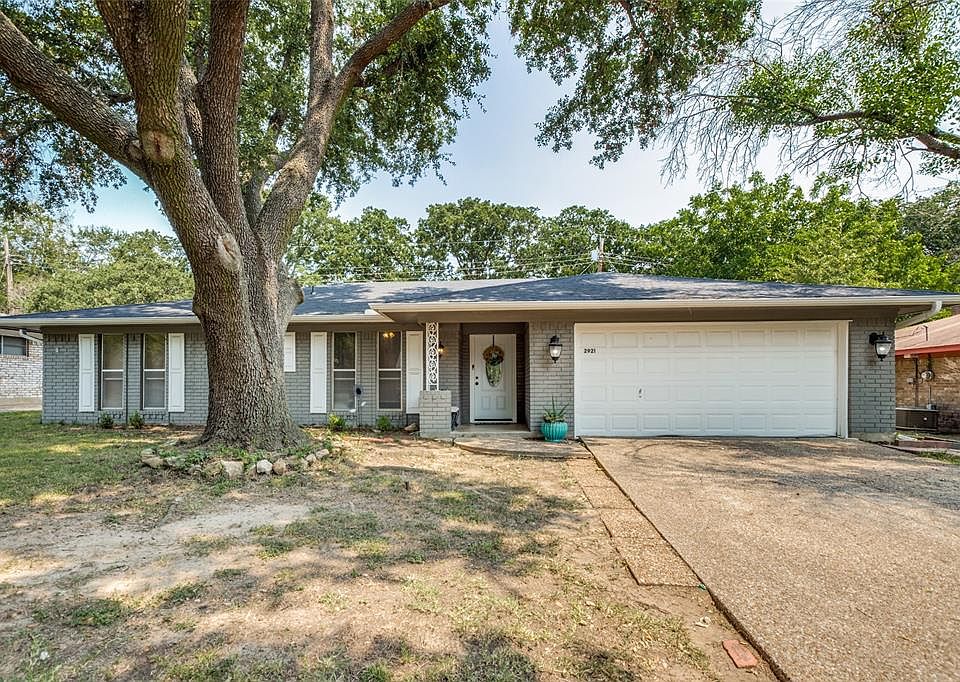 1st image of 2921 Oakridge Dr