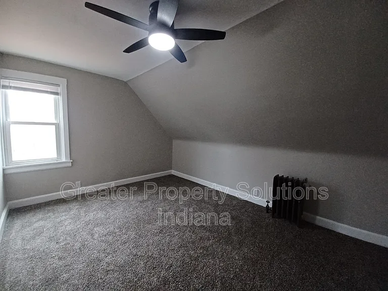 1719 Sheridan Aveupper — Photo 3