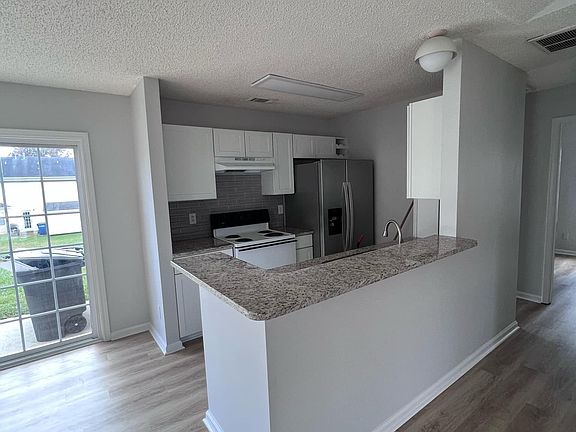 3rd image of 2106 Wexford Way