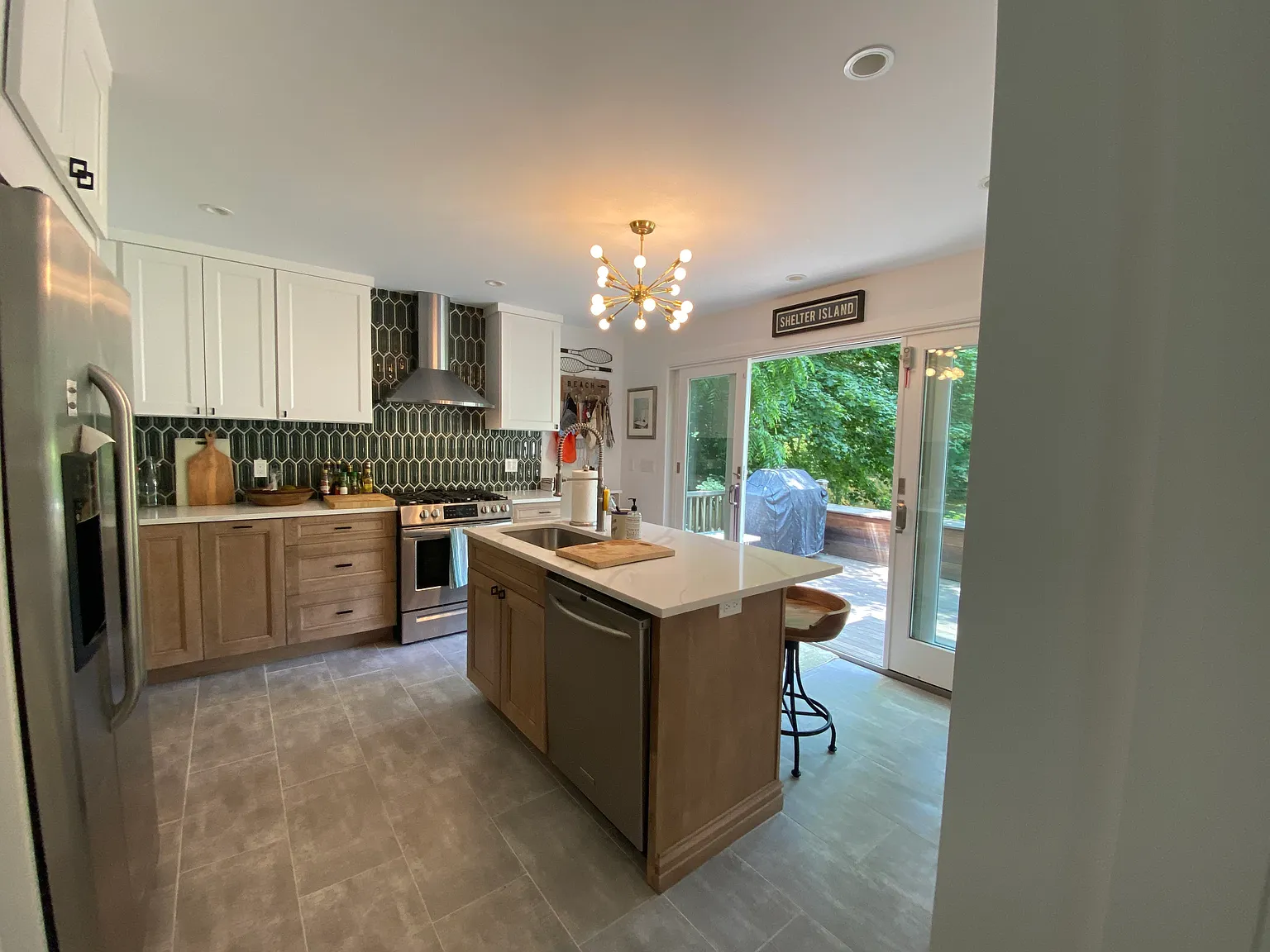 Newly Renovated Shelter Island Gem, 3 blocks from Sunset Beach — Photo 2