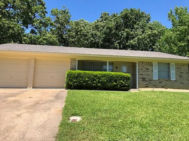 2909 W Day St