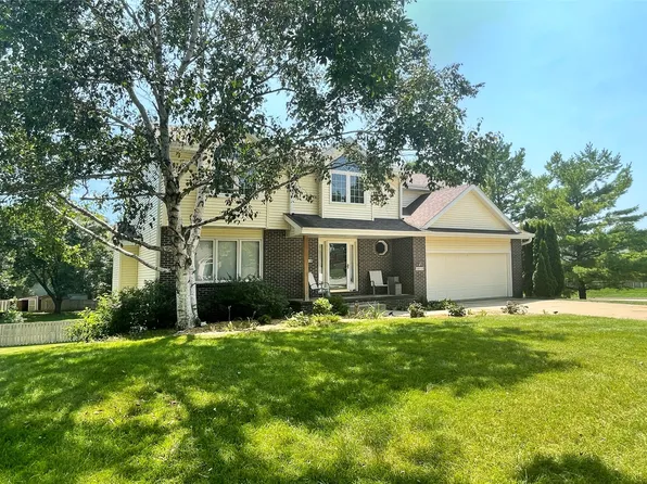 5912 Brookview Dr, West Des Moines, IA 50266