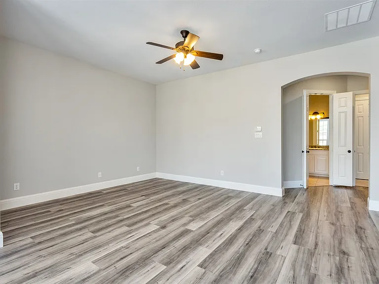 13336 Thornton Dr — Photo 17