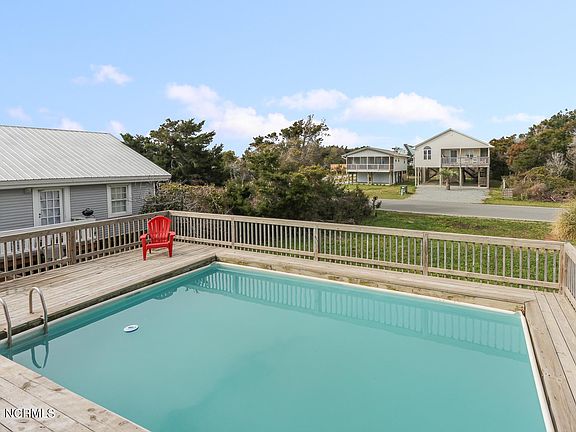 4th image of 2604 E Beach Dr