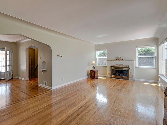 3rd image of 2305 E Kentucky Ave