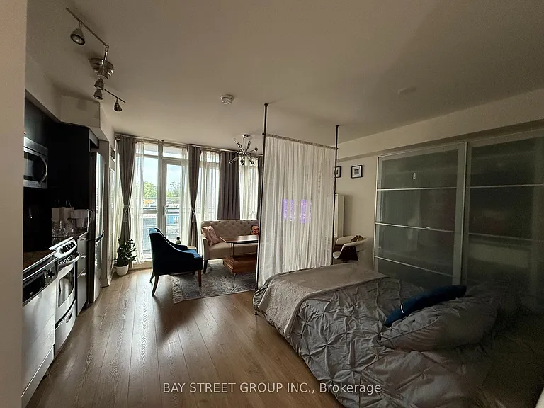 775 King St W #418 — Photo 5